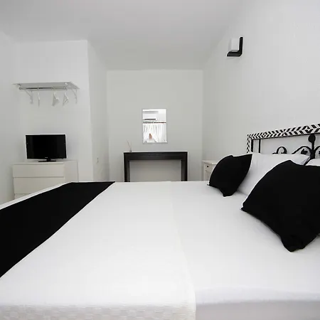 Flora Apartment